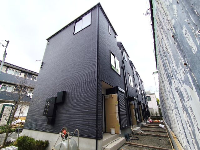 SBテラス本一色のエントランス