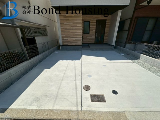 ZEH水準仕様　馬場通　限定一棟の駐車場