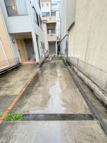 中古戸建 江東区東陽1丁目　所有権30.34坪　カースペース2台　空家の駐車場
