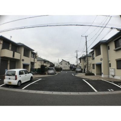 【駐車場】 | アークガーデン | 駐車場があるので、車を買う予定の方も安心です