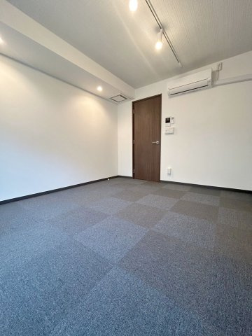 「防音マンション」ラシクラス中野弥生町の洋室|Bluetoothスピーカーも天井に内蔵された防音室です