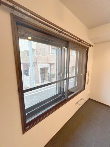 「防音マンション」ラシクラス中野弥生町の設備|防音室の窓も3重サッシ仕様になります！