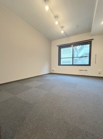 「防音マンション」ラシクラス中野弥生町の居間・リビング|防音室は防音床、防音壁、防音天井となっており、まさに楽器を演奏するためにつくられた24時間楽器演奏可能の防音室です