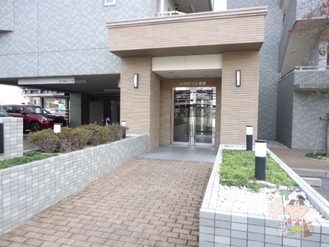 レジデンス田町のエントランス