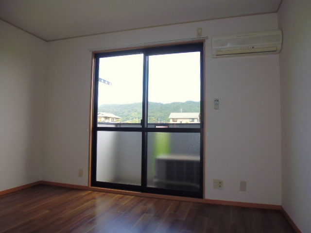 プラザ古城池の居間・リビング|洋室