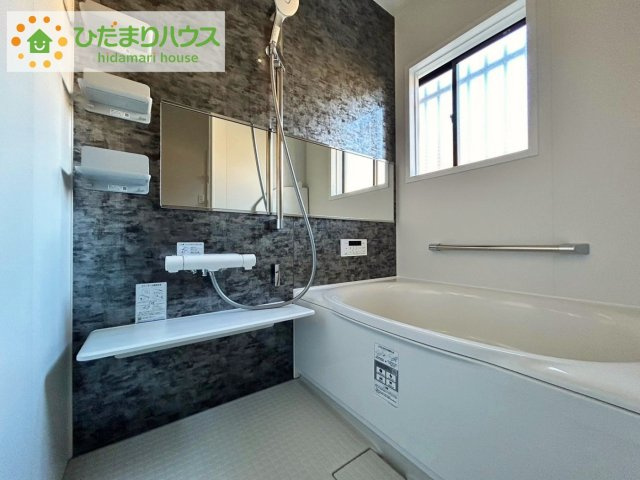 高萩市大字安良川　中古戸建の浴室|大人が足を伸ばしても十分な広さ！一人でゆっくりくつろぐ時間も大切です！