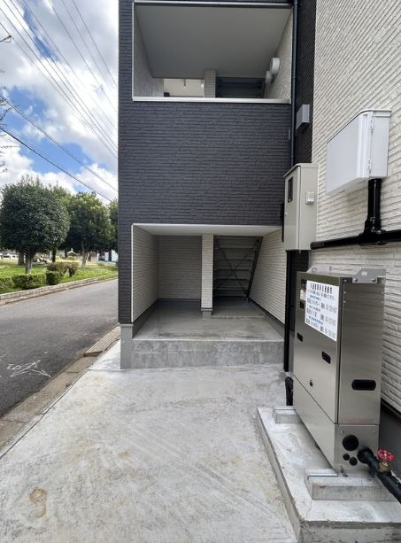 ジーメゾン泉エルデのエントランス