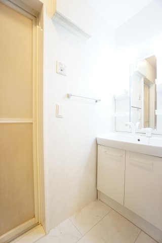 【洗面所】 | ベベソラーナ | ※同物件・反転タイプの写真です。