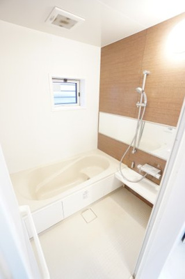 【浴室】 | ベベソラーナ | ※同物件・反転タイプの写真です。