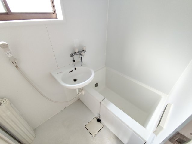 西小松川戸建ての浴室