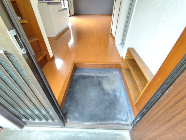 西小松川戸建ての玄関