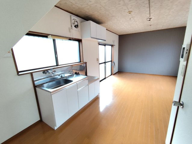 西小松川戸建ての居間・リビング