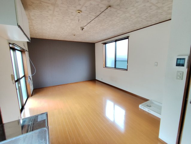 西小松川戸建ての居間・リビング