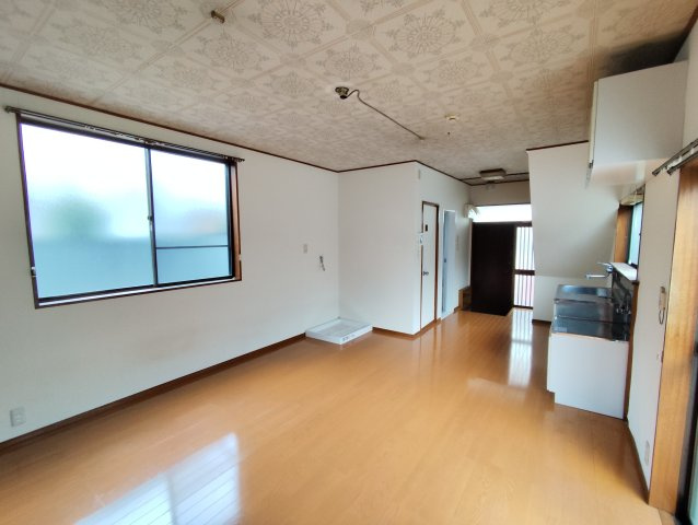 西小松川戸建ての居間・リビング