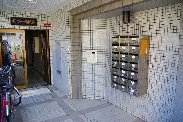 コート新大宮のエントランス