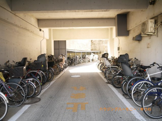 【その他共用部分】 | 建物内に、便利な専用駐輪場があります。
