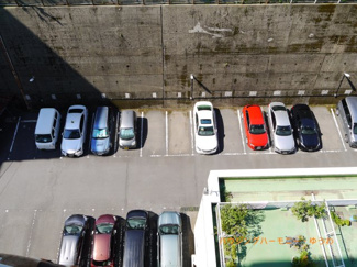 【その他共用部分】 | 駐車しやす広い駐車場があります。