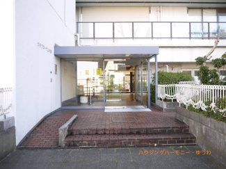 【エントランス】 | 開放感あるエントランスは、バリアフリー仕様です。