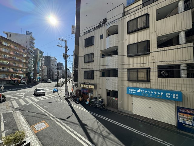 デュオ・スカーラ蒲田の展望|前面道路が広いため、前の建物の圧迫感を感じません。