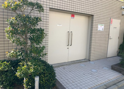 【設備】 | デュオセーヌ緑山 | 共有部分は、住民なら誰もが使える設備のこと。例えば駐車場やエレベーター、インターネット設備、セキュリティ設備などがあります。他にも、マンションの廊下・外部階段やエントランス・ゴミ置き場などがあります。