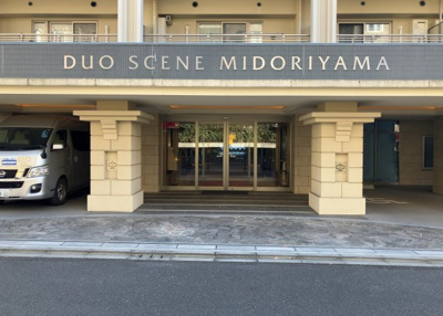 【構造・工法・仕様】 | デュオセーヌ緑山 | ＳＲＣ造は強度や耐震性の面でもRC造と比べて優れています。そのため、10階建以上の高層または超高層マンションなどの建築にも多く採用されています。柱や梁などのサイズが小さくても高い耐震性を確保できます。