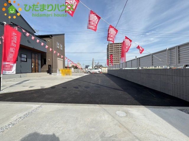 熊谷市籠原南　新築一戸建て　リーブルガーデン　01の前面道路含む現地写真|前面道路6ｍ☆
車の出入りもラクラクですね♪