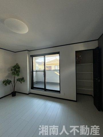 茅ヶ崎市若松町新築戸建ての洋室|広々とした洋室です