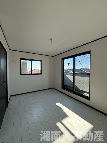 茅ヶ崎市若松町新築戸建ての洋室|広々とした洋室です