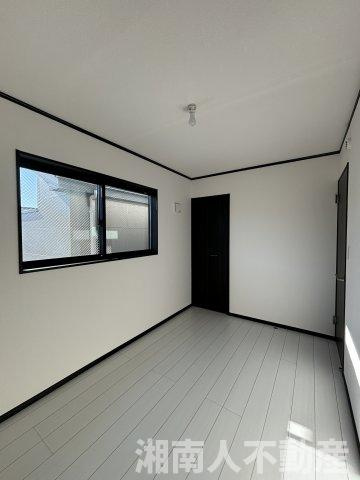 茅ヶ崎市若松町新築戸建ての洋室|コンパクトで使いやすい洋室です