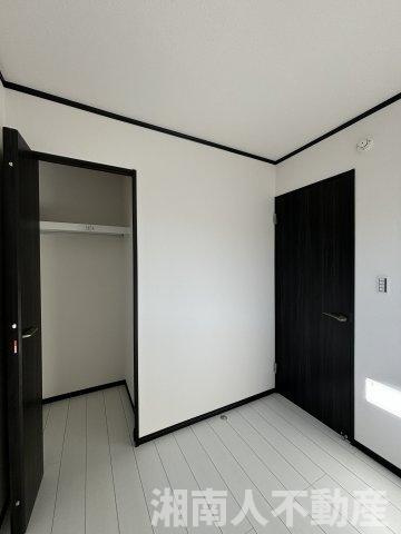 茅ヶ崎市若松町新築戸建ての洋室|落ち着いた色調の洋室です