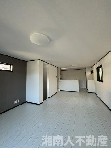 茅ヶ崎市若松町新築戸建ての居間・リビング|ゆったりとした居間です