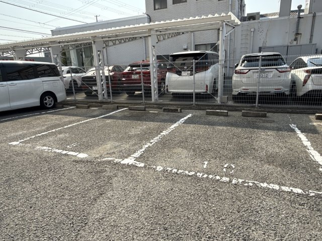 ファーストイン広畑の駐車場