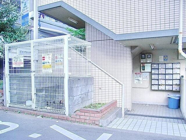 ベルハイツ恋ヶ窪のエントランス