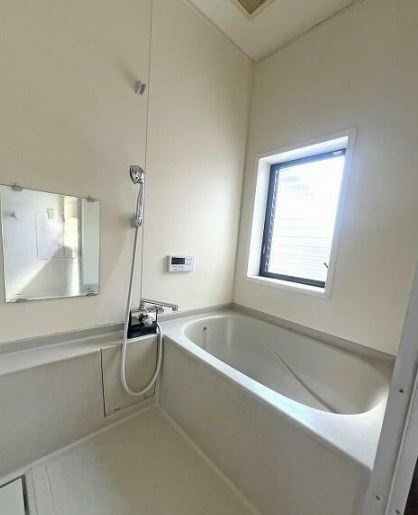 【中古】鶴ヶ島市五味ヶ谷中古住宅の浴室|ゆったり過ごせるお風呂です
