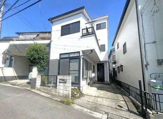 【中古】鶴ヶ島市五味ヶ谷中古住宅の外観|鶴ヶ島駅徒歩14分☆
お買い物にも便利な立地です！