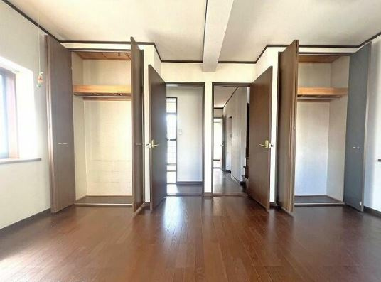 【中古】鶴ヶ島市五味ヶ谷中古住宅の洋室|2F 10.4帖洋室です！ライフスタイルに合わせて間取りを分けることができます☆