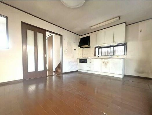 【中古】鶴ヶ島市五味ヶ谷中古住宅の居間・リビング|10帖LDKです！