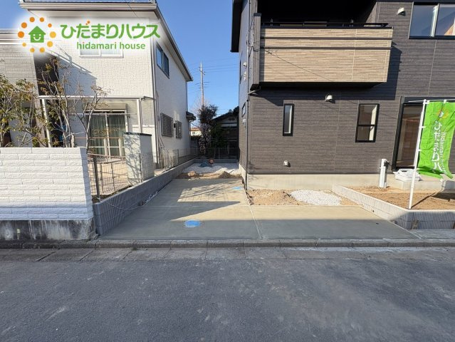 熊谷市肥塚　新築一戸建て　ブルーミングガーデン　01の駐車場