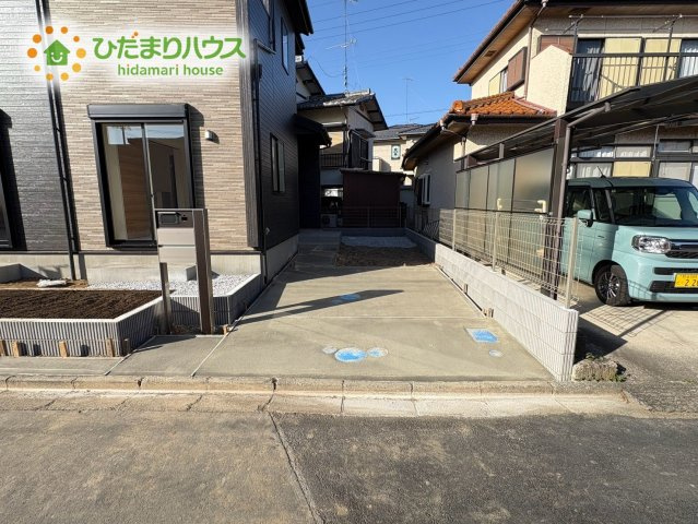 熊谷市肥塚　新築一戸建て　ブルーミングガーデン　01の駐車場