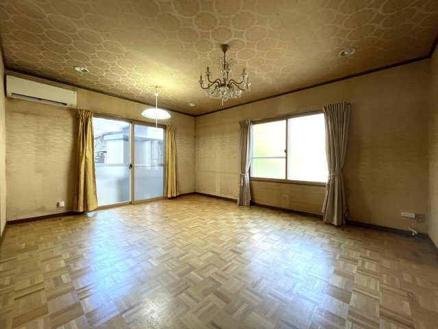 浜ノ町　戸建の居間・リビング