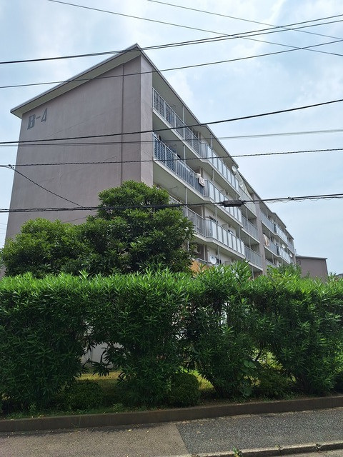 町田ハイツＢ4号棟の外観|閑静な住環境に佇む町田ハイツ