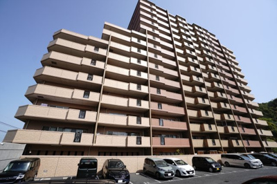 【外観】 | 【上質リノベ】ヴェルディ府中ガーデンヒルズ | 【耐震性】
耐震性の高さを判断するポイントは、
建築確認申請日が1981年6月1日以降の
新耐震基準に適合しているかどうか。
震度６程度の大地震でも
建物が崩壊しないレベルが基準になりました。