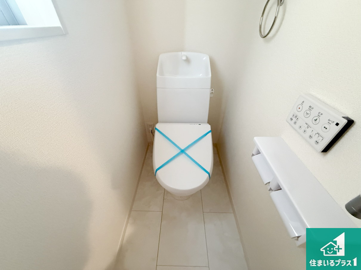 大阪市平野区加美鞍作　新築一戸建てのトイレ|1・2階の2ヶ所にあるので、朝の忙しい時間の順番待ちもなく、深夜の利用にも大変便利です。