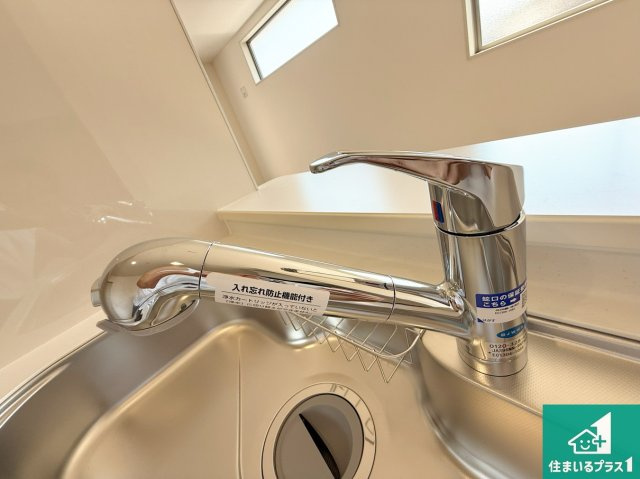 大阪市平野区加美鞍作　新築一戸建ての設備|浄水器を内蔵！炊飯時、お茶を作る時に安心してお水を使えます！お湯と冷水、浄水と原水、シャワーの切替えもワンタッチです！