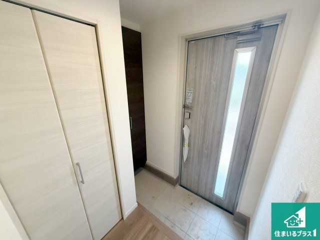 大阪市平野区加美鞍作　新築一戸建ての玄関|シューズボックスにはたくさんの靴が収納できるので玄関周りはいつもスッキリ！ご家族が増えても安心！