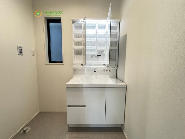 熊谷市銀座　未入 居一戸建て　タマタウン　03の独立洗面台