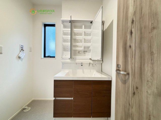 熊谷市銀座　未入 居一戸建て　タマタウン　02の独立洗面台