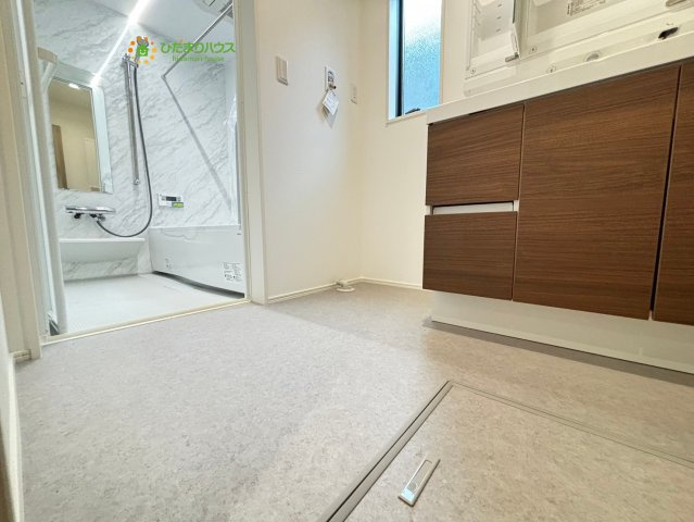 熊谷市銀座　未入 居一戸建て　タマタウン　02の脱衣所|寝室には広いウォークインクローゼット。