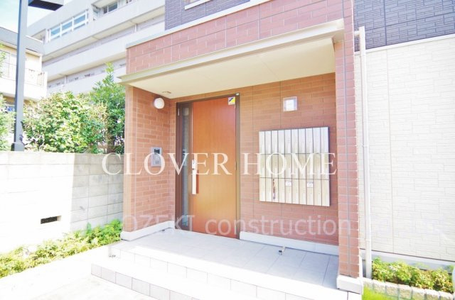 BE AMBITIOUSのエントランス