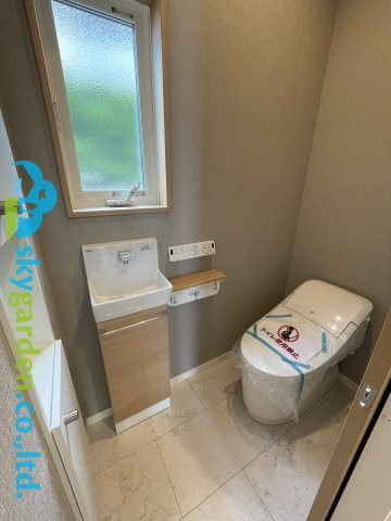 鎌倉市稲村ガ崎5丁目　新築戸建　全1棟1号棟のトイレ|コンパクトで使いやすいトイレです